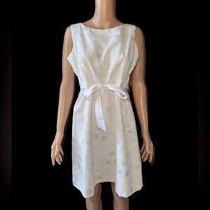 Jessica Howard White Textured Dress